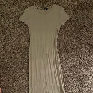 Chic Green Midi Dress with Timeless Elegance